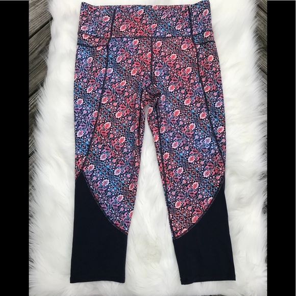 Athleta Pants - Athleta High Rise Tapestry Chaturanga Shock Capri